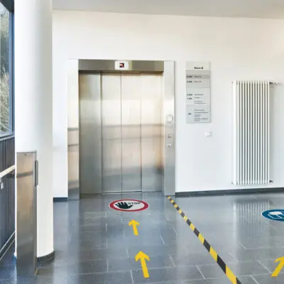 Pittogramma adesivo – da terra – “Stop” – diametro 43 cm –