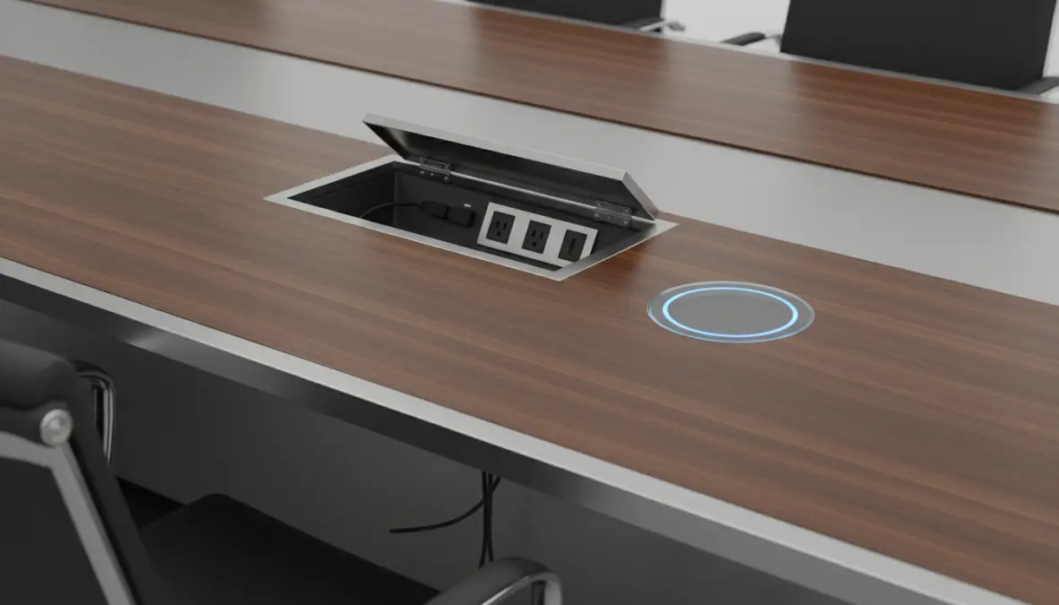 Dettaglio tavolo riunioni con passacavi integrati e sistemi di connettività per videoconferenza